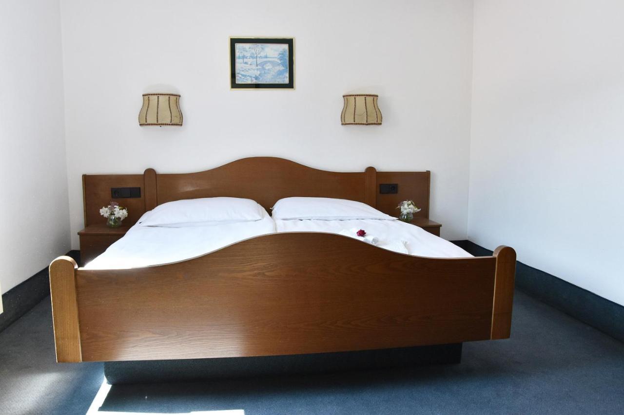 Ebersbach an der Fils Hotel Goldene Rose מראה חיצוני תמונה